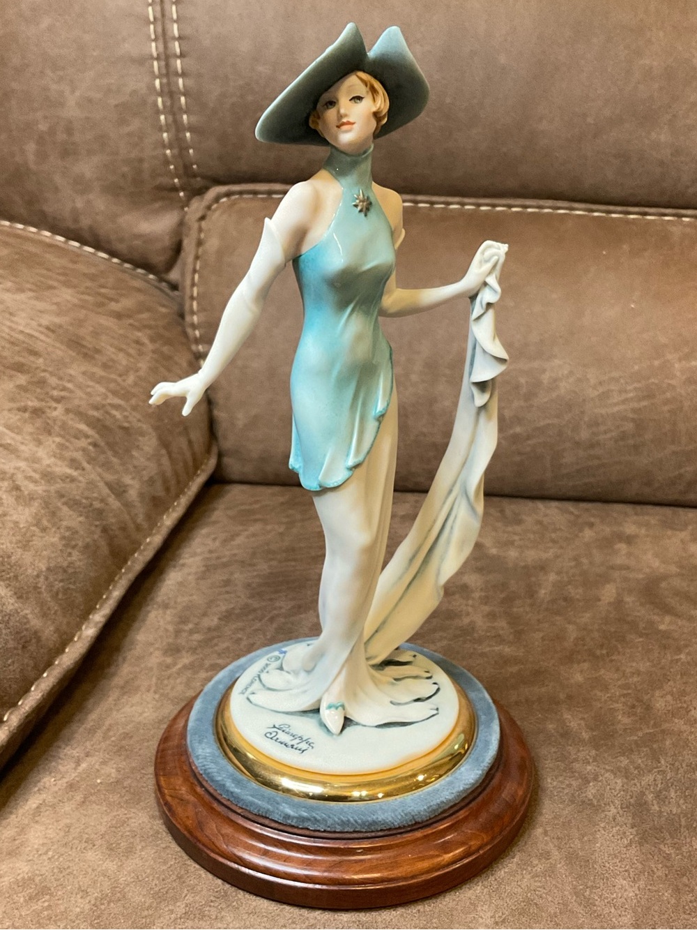 Giuseppe Armani Star Bright 1505C Lady Figurine with Pedestal
